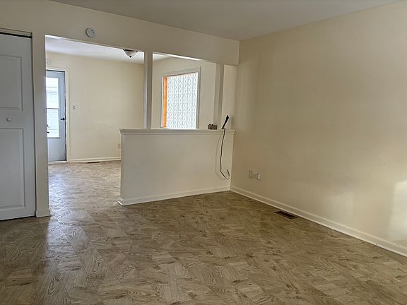 4th image of 30746 Steinhauer St