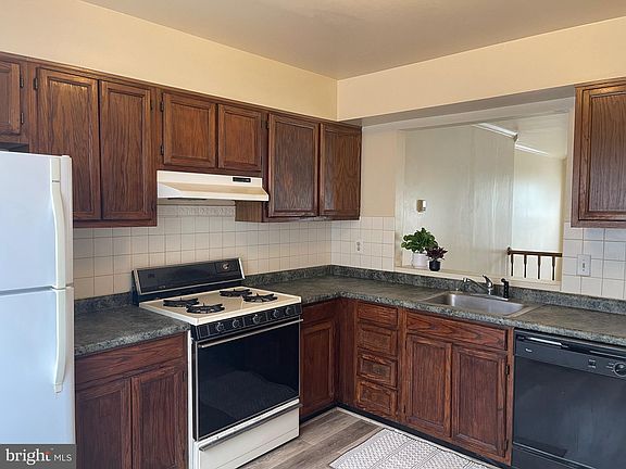 2nd image of 734 Acorn Ct