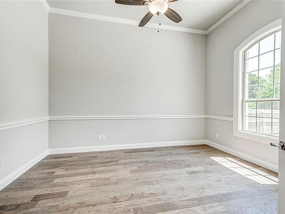 5th image of 8209 Woods Ln