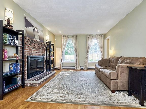 5th image of 102 Neponset St