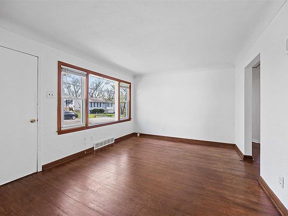 3rd image of 11042 Gertrude Ave