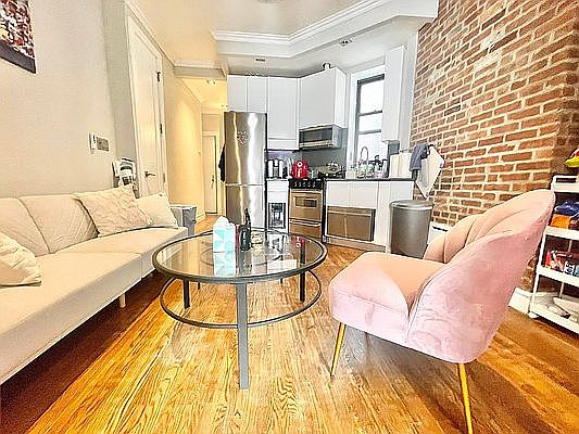 1st image of 250 Mott St APT 20