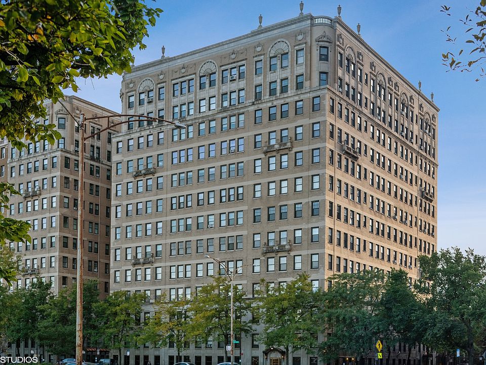 1st image of 3530 N Lake Shore Dr APT 4B