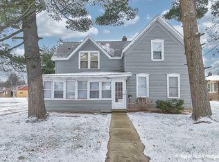 125 S McHenry Ave, Crystal Lake, IL 60014