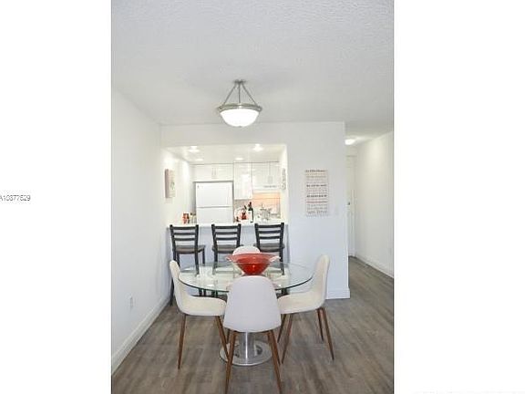 3rd image of 1337 W 49th Pl #317A