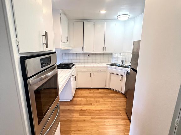 5th image of 2637 Centinela Ave #7