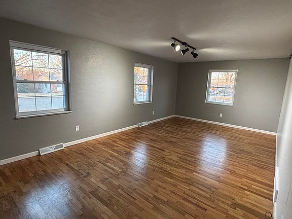 5th image of 1580 Grandview Dr