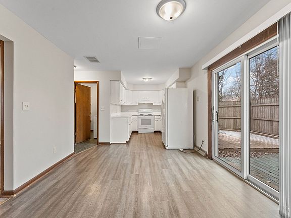 5th image of 303 Somerset Dr Unit W