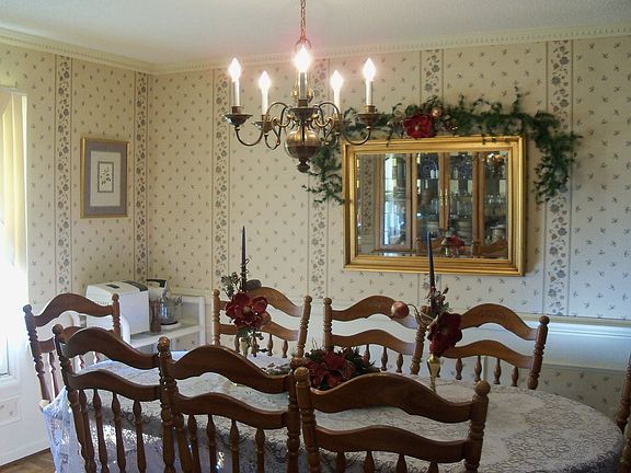 4th image of 3886 Clairmont Dr NE