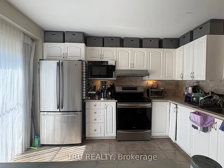 684 Beatrice Dr — Photo 7