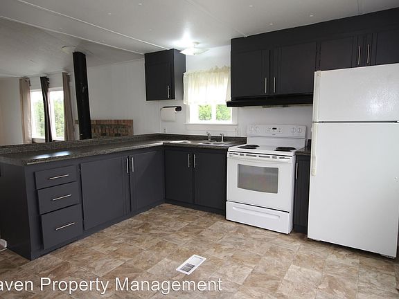3rd image of 32899 Railroad Ave