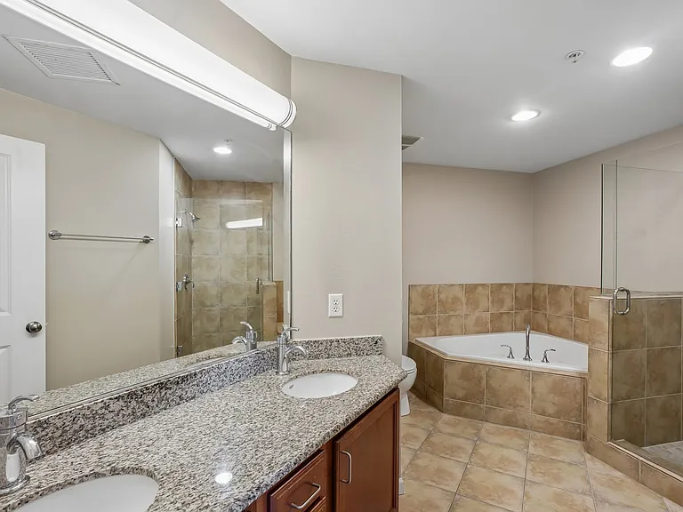 Maddox Apartments — Photo 12
