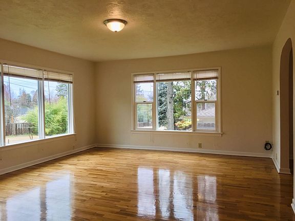 4th image of 1040 Plaza Ave