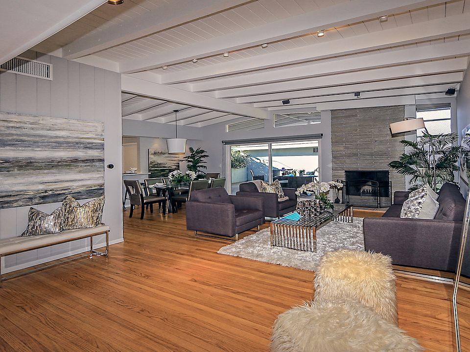 Contemporary Living Room 