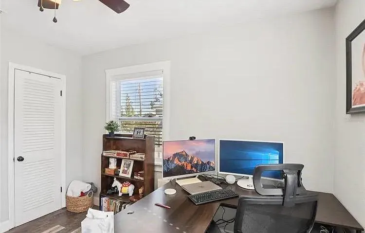 4220 SW 13th St — Photo 13