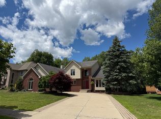 7782 Watford Dr, West Bloomfield, MI 48322