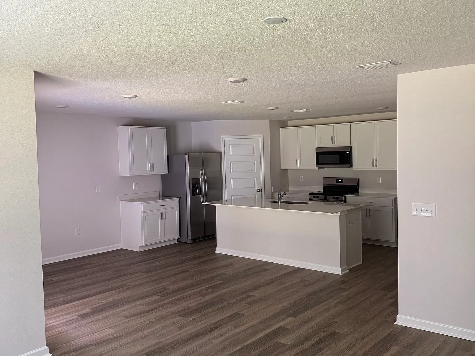 4 bed, 1787 sqft, $2,000 — Photo 3