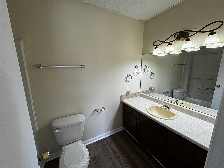 1100 Pineland Ave #9A — Photo 8