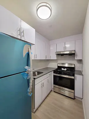 Rented by E Realty International Corp | media 10