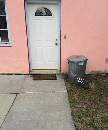 4th image of 212 Betts Ave