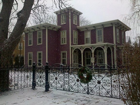 4th image of 530 Main St