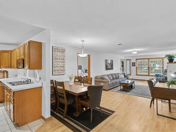 5397 Blue Bill Park Dr APT 5, Waunakee, WI 53597