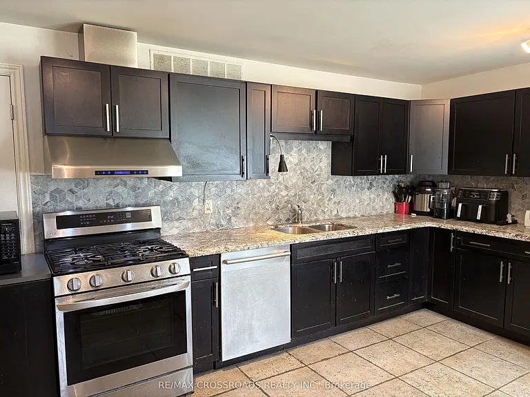 62 Sanders Blvd — Photo 14