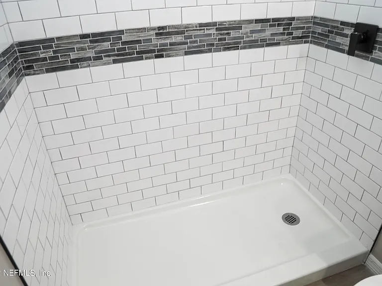 114 Roberts Blvd — Photo 9