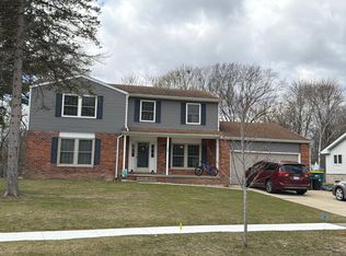 207 Bellewood Dr, Flushing, MI 48433