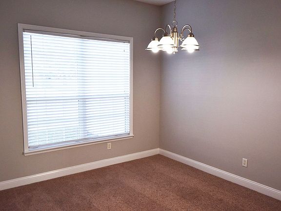5th image of 1450 Summit Oaks Dr W