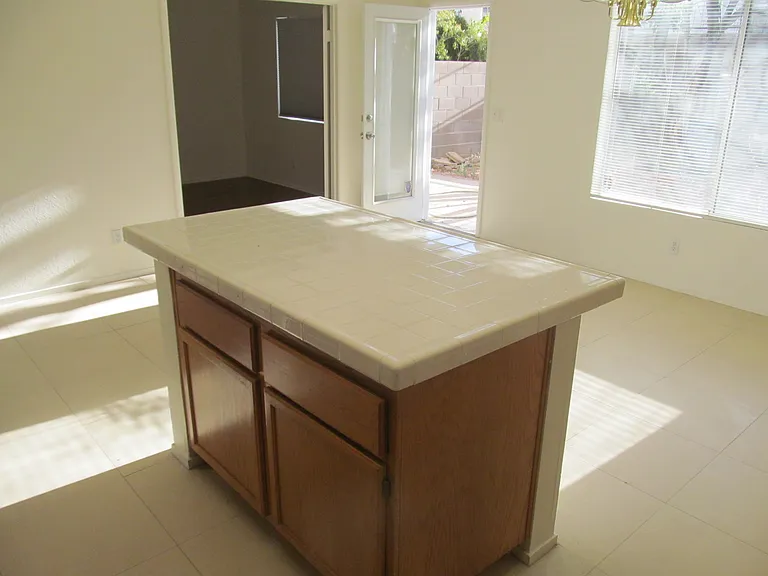 1413 Desert Hills Dr — Photo 9