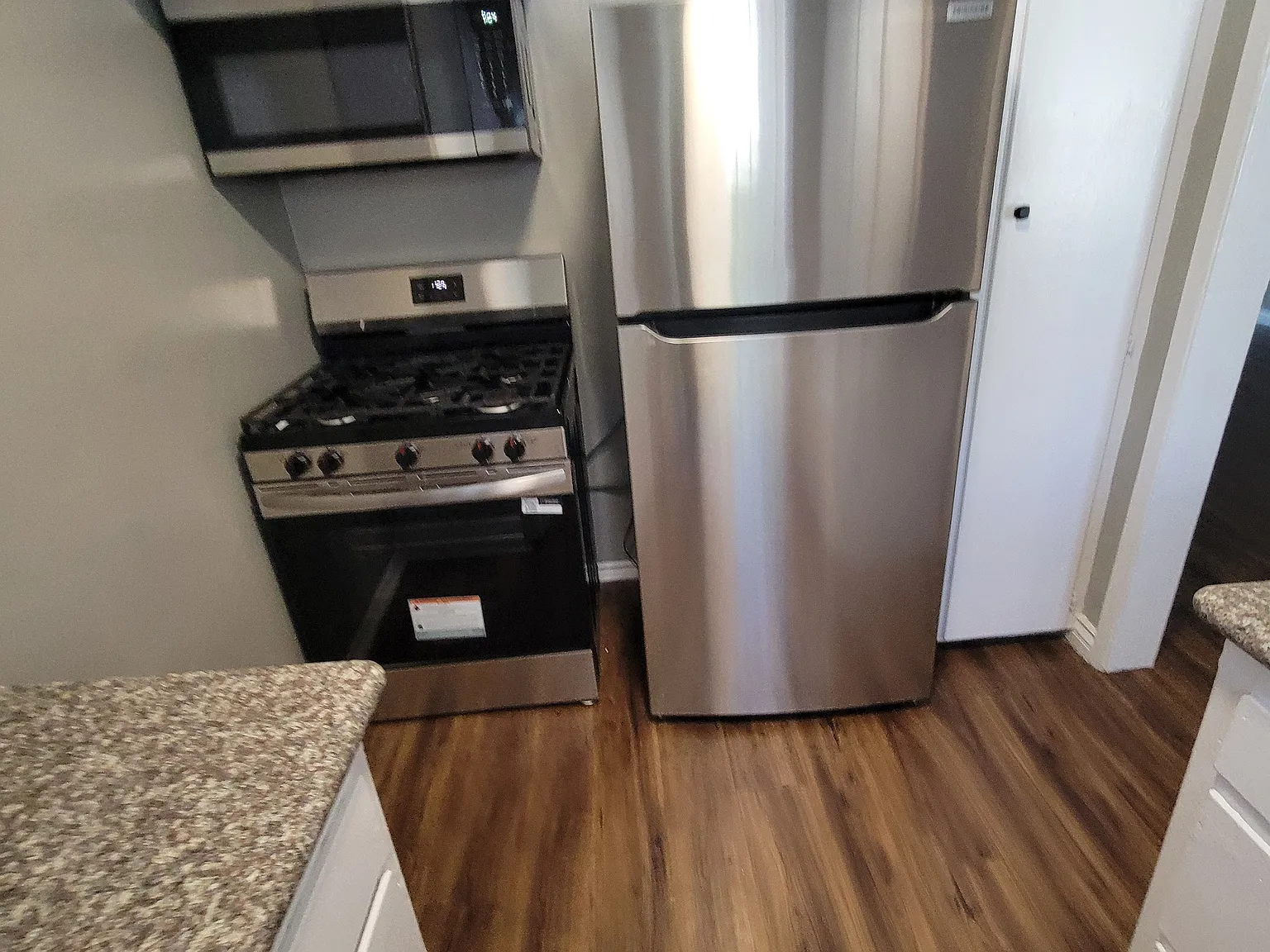 2 bed, 1086 sqft, $2,195 — Photo 2