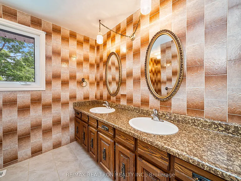 194 Glenada Ct — Photo 43