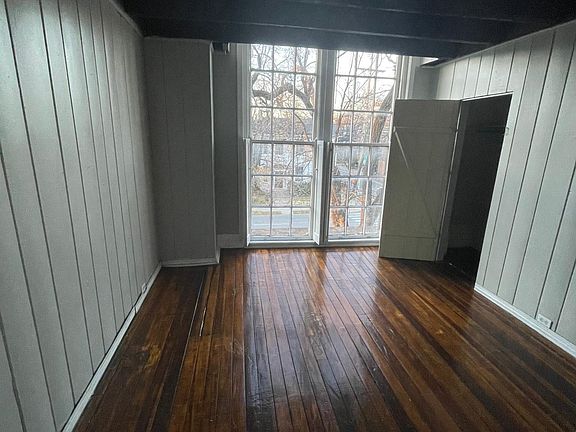 3rd image of 262 N Broadway #4