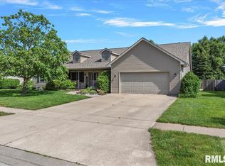1125 Oakbrook Ave, Chatham, IL 62629