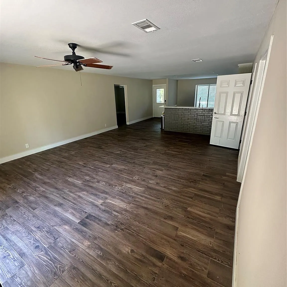 3 bed, 2.0 bath, 1403 sqft, $2,150 — Photo 3