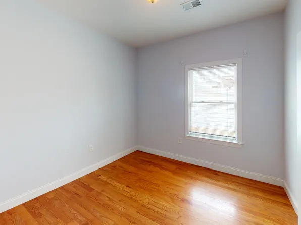 255 Griffith Street image 19 of 21