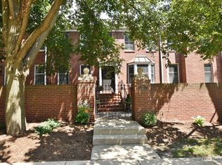 323 S 7th St #8, Geneva, IL 60134