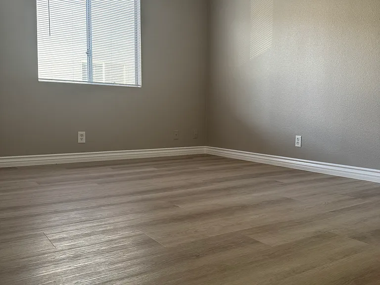 374 N Avenue 57 — Photo 16