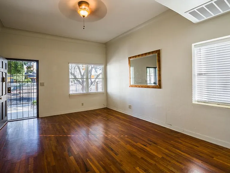 348 S 6th Ave — Photo 6