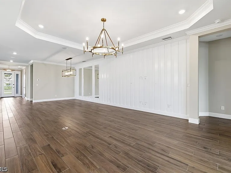 26801 Victoria Pl — Photo 9