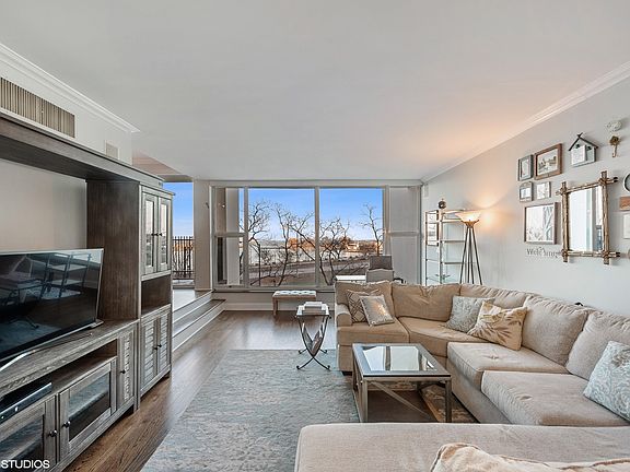 3rd image of 3200 N Lake Shore Dr APT 411