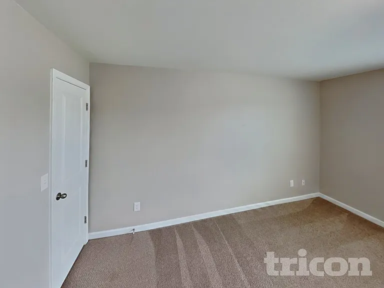2020 Longshadow St — Photo 7