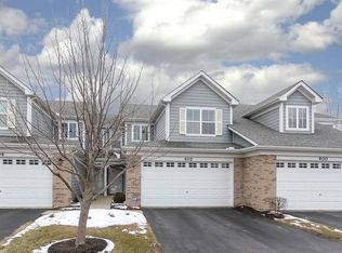 402 Blackstone Ave, Elgin, IL 60124