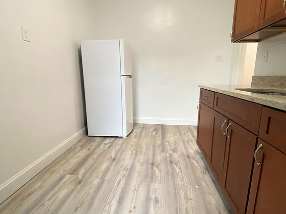 3rd image of 2892 Goulden Ave
