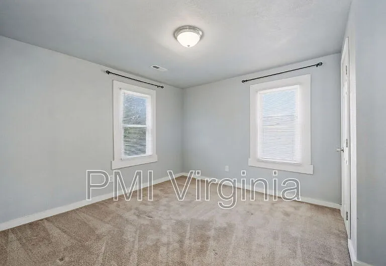 1035 W 36th St — Photo 17