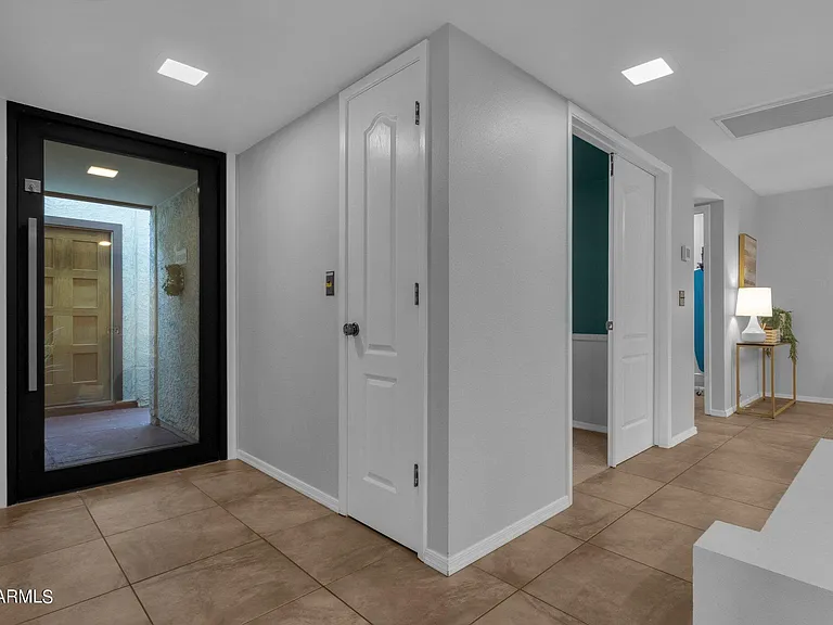4611 E Desert Dr — Photo 10