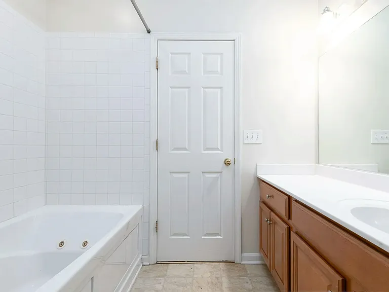 2nd Floor - Room A Full Bath