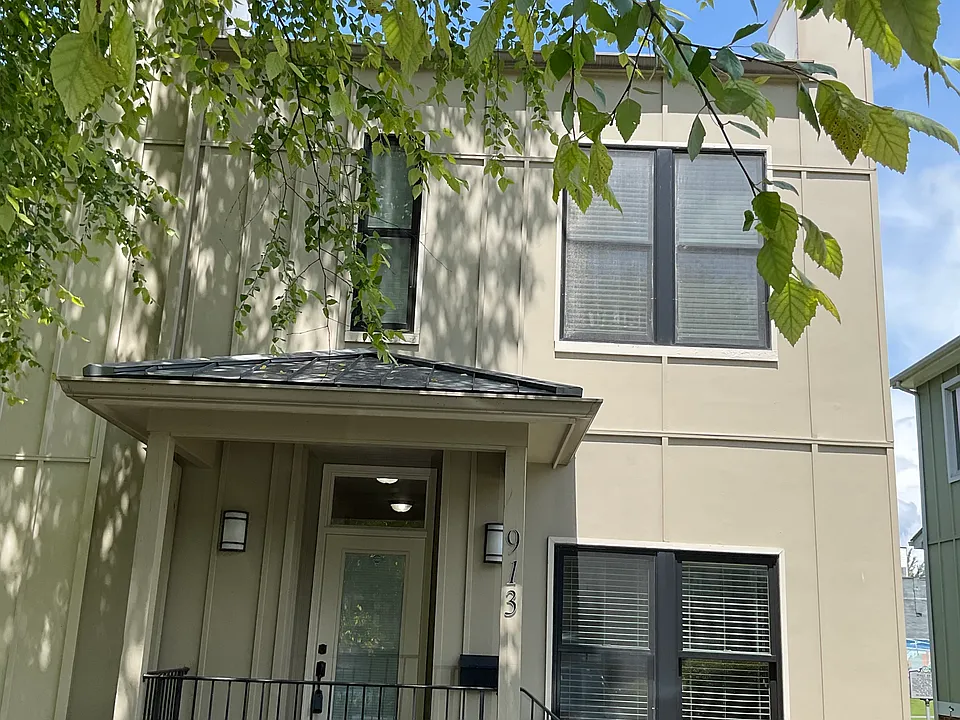 913 Wall St