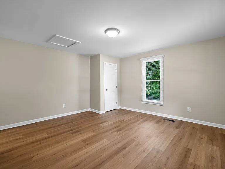 51 E Jones St — Photo 20